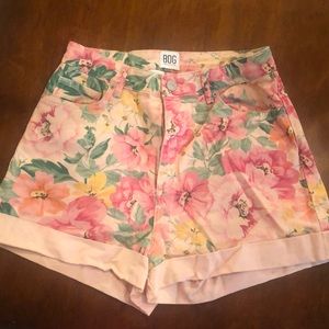 BDG pink floral shorts✨As seen on Taylor Swift✨